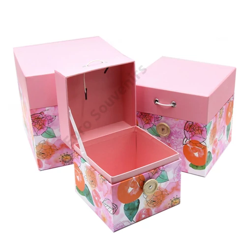 PAPÍRDOBOZ 3 DB 1/24 VIRÁGOS PINK 18x18x18 cm,15x15x15 cm,12x12x12 cm.