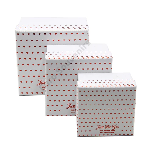 PAPÍRDOBOZ 3 DB 1/96 FEHÉR 13,5x13,5x8 CM; 11,5x11,5x7 CM; 9,5x9,5x6 CM