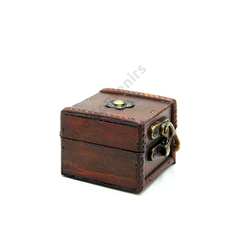 LÁDIKA 1/300 FÁBÓL 5,5X4,5X6 CM