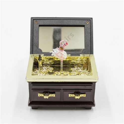 ZENÉLŐ DOBOZ 1/144 8x5,5 cm