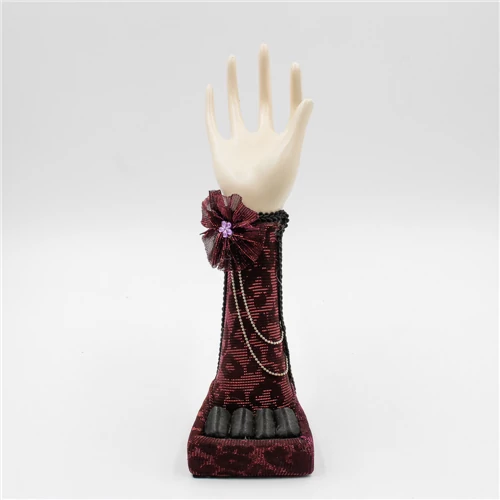 ÉKSZERTARTÓ KÉZ 1/48 7x23,5 cm