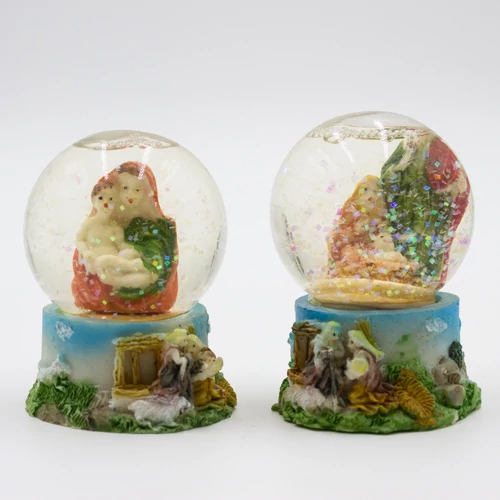 HÓGÖMB SZENTCSALÁD 1/288 5x6 cm